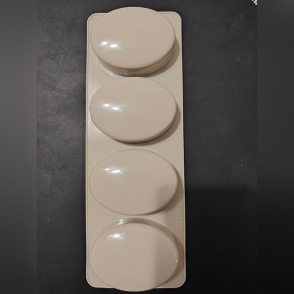 Oval silicone mold - Picture 2 of 2